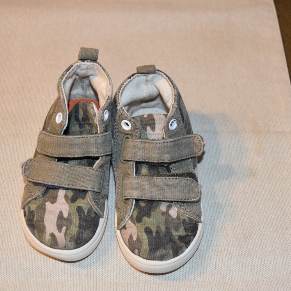 Toddler Boy Size 7 Canvas Sneakers